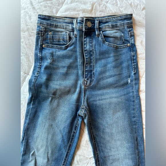 Stradivarius Super High Waist Ripped Jeans - Size 04 - Picture 2 of 4